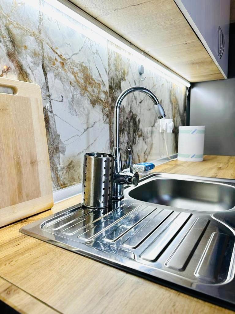 Apartment, Qerret *